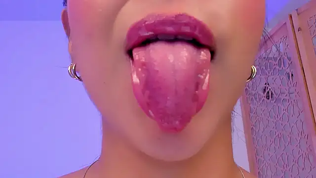 sophierooy22 online show from January 13, 8:04 pm