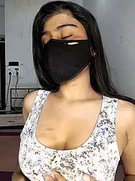 Snapshot of Love-N chatting on December 17, 10:27 pm Love-N online show from December 17, 10:27 pm