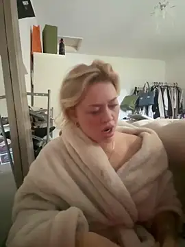 blissdimicco online show from November 10, 8:35 am