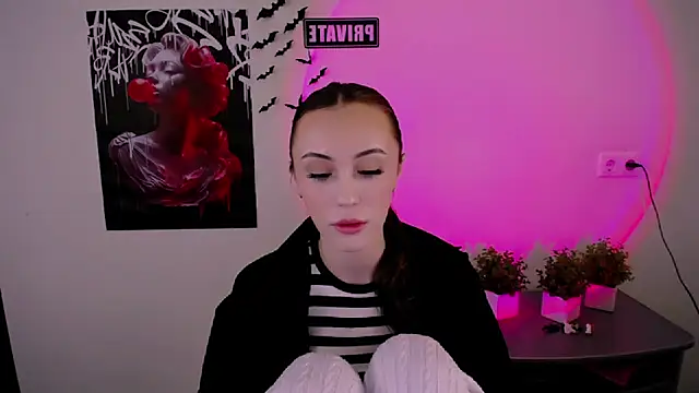 Nikonara Love online show from March 12, 2:45 pm