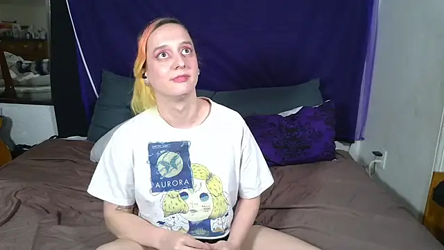 Evelan420 online show from October 14, 8:20 pm