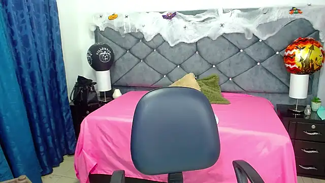 Snapshot of victoria_adams07 chatting on October 23, 8:07 pm victoria adams07 online show from October 23, 8:07 pm