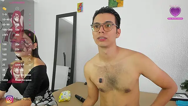 Snapshot of MarioandMia chatting on October 15, 8:53 pm MarioandMia online show from October 15, 8:53 pm