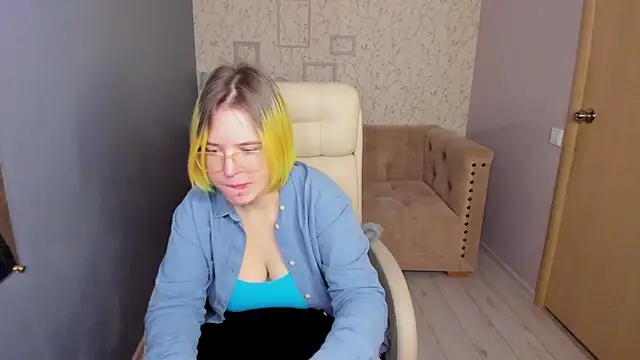 Snapshot of Manic_pixie_ chatting on January 25, 1:30 pm Manic pixie online show from January 25, 1:30 pm