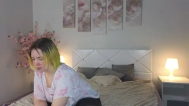 Snapshot of Manic_pixie_ chatting on February 5, 11:02 am Manic pixie online show from February 5, 11:02 am