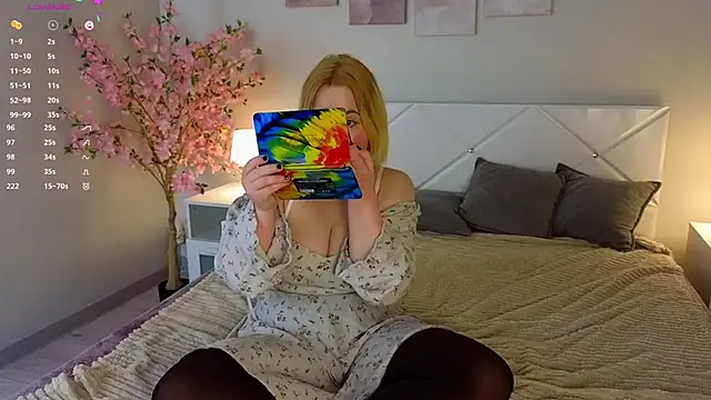 Snapshot of Manic_pixie_ chatting on February 20, 4:03 pm Manic pixie online show from February 20, 4:03 pm