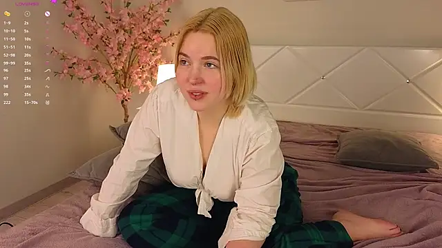 Snapshot of Manic_pixie_ chatting on March 7, 4:44 pm Manic pixie online show from March 7, 4:44 pm