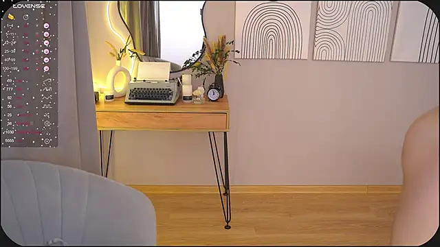 Snapshot of HappyVivy chatting on February 27, 10:59 am HappyVivy online show from February 27, 10:59 am