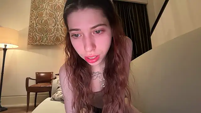 Snapshot of HappyVivy chatting on December 18, 12:49 am HappyVivy online show from December 18, 12:49 am