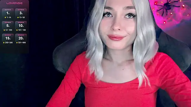 Snapshot of Ohmy_Nora_ chatting on November 18, 4:28 am Ohmy Nora online show from November 18, 4:28 am