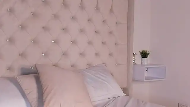 bella bloomg online show from January 30, 10:19 pm