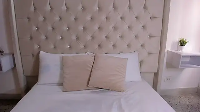 bella bloomg online show from March 12, 8:20 pm