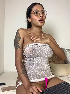 Snapshot of genesissara chatting on February 5, 3:02 am genesissara online show from February 5, 3:02 am