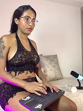 Snapshot of genesissara chatting on February 6, 10:21 pm genesissara online show from February 6, 10:21 pm