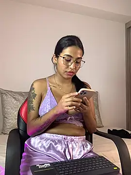 Snapshot of genesissara chatting on February 24, 1:57 am genesissara online show from February 24, 1:57 am