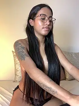 Snapshot of genesissara chatting on March 18, 2:36 am genesissara online show from March 18, 2:36 am