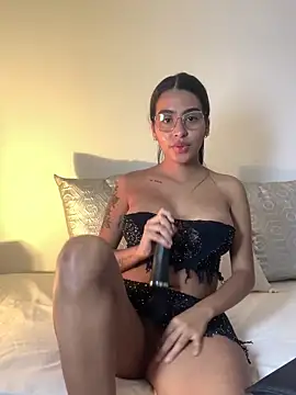 Snapshot of genesissara chatting on March 21, 12:18 am genesissara online show from March 21, 12:18 am