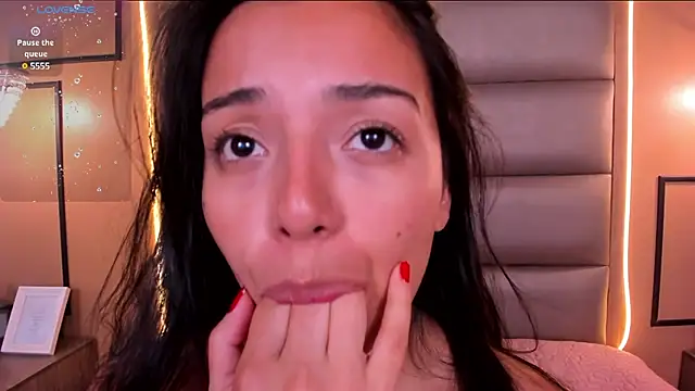 CAYLINCOLLINS online show from February 22, 10:07 am