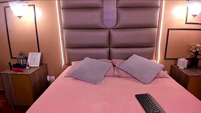 CAYLINCOLLINS online show from February 26, 3:21 am