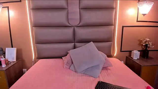 CAYLINCOLLINS online show from February 27, 6:29 am