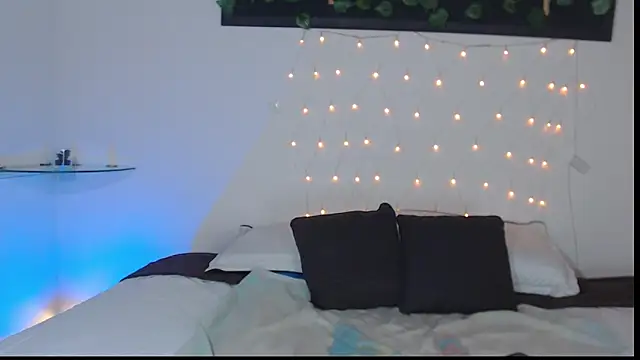 saray  jones online show from March 11, 9:04 pm