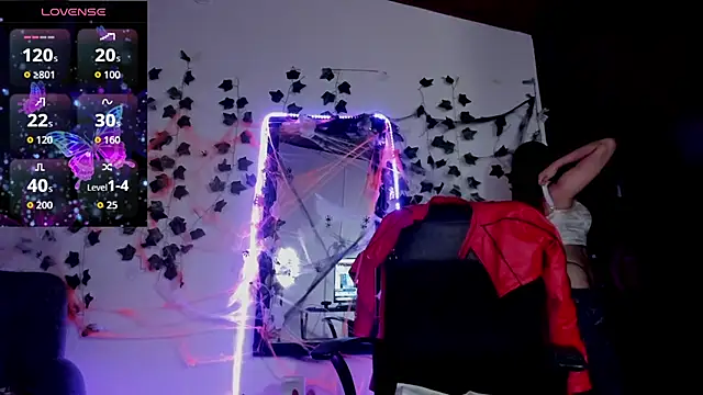 Snapshot of saray__jones chatting on October 30, 1:56 pm saray jones online show from October 30, 1:56 pm