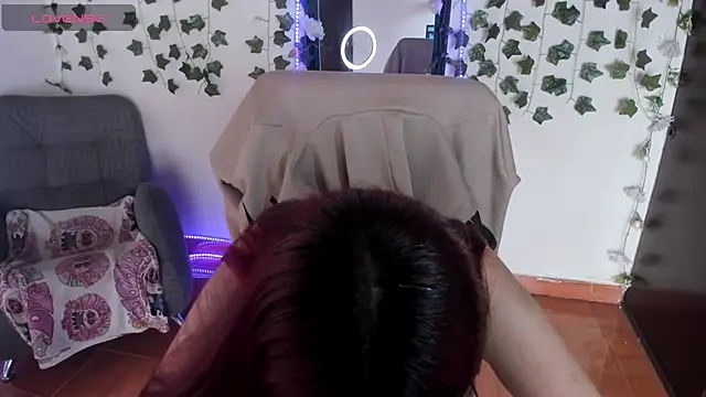 Snapshot of saray__jones chatting on November 11, 12:49 pm saray jones online show from November 11, 12:49 pm