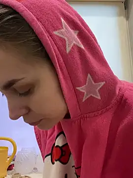 Snapshot of White_Lu chatting on February 7, 1:47 am White Lu online show from February 7, 1:47 am