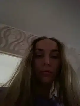 Snapshot of White_Lu chatting on February 11, 5:58 am White Lu online show from February 11, 5:58 am