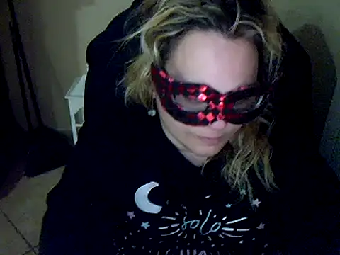 Snapshot of topina8 chatting on March 6, 9:20 pm topina8 online show from March 6, 9:20 pm