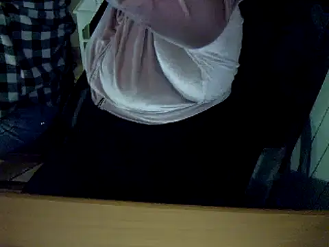 Snapshot of topina8 chatting on March 7, 10:21 pm topina8 online show from March 7, 10:21 pm