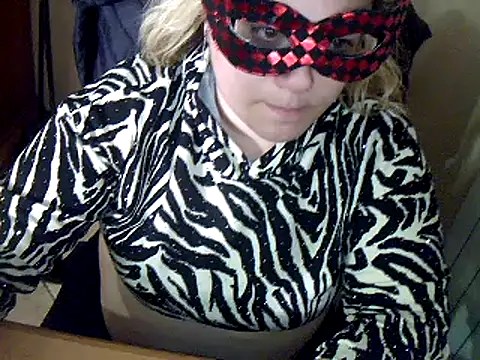 Snapshot of topina8 chatting on March 10, 1:21 pm topina8 online show from March 10, 1:21 pm