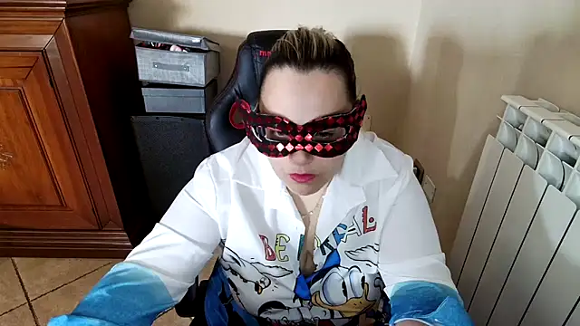 Snapshot of topina8 chatting on March 12, 10:05 am topina8 online show from March 12, 10:05 am