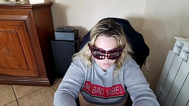 Snapshot of topina8 chatting on March 14, 10:50 am topina8 online show from March 14, 10:50 am