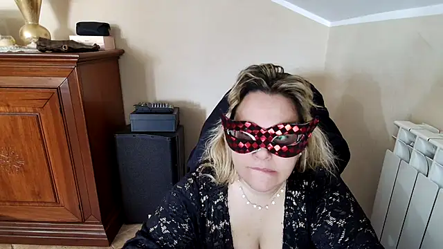 Snapshot of topina8 chatting on March 18, 9:52 am topina8 online show from March 18, 9:52 am