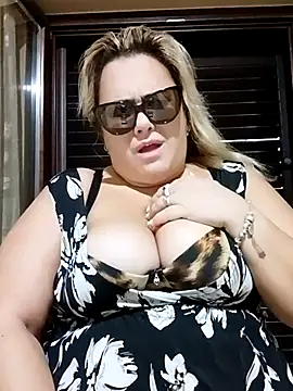 Snapshot of topina8 chatting on September 12, 4:23 am topina8 online show from September 12, 4:23 am