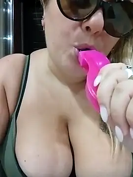 Snapshot of topina8 chatting on September 23, 8:45 pm topina8 online show from September 23, 8:45 pm