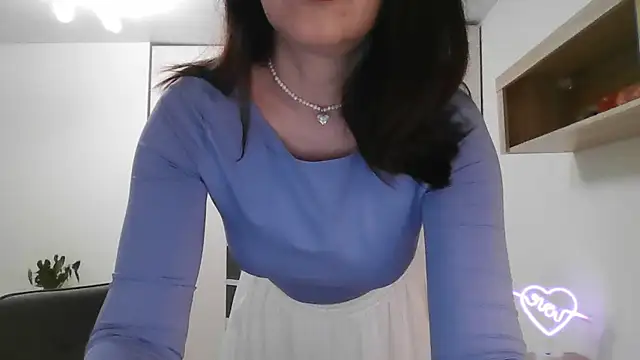 Victoria Glam online show from February 4, 4:50 pm