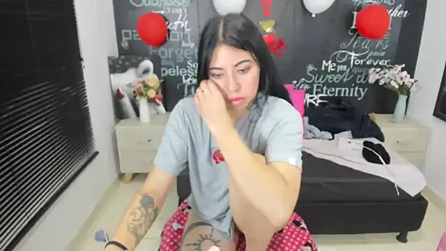 Snapshot of MelodyHott2 chatting on March 9, 10:19 am MelodyHott2 online show from March 9, 10:19 am