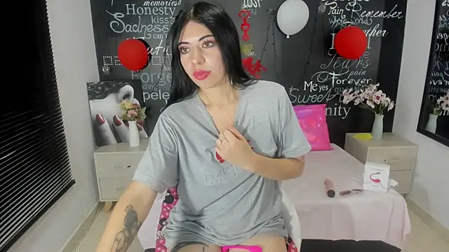 Snapshot of MelodyHott2 chatting on March 15, 3:29 am MelodyHott2 online show from March 15, 3:29 am