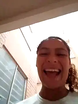 Zoedaniels online show from February 22, 2:30 pm