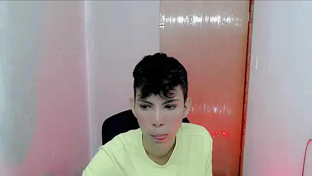 Snapshot of Alexxx_lov chatting on January 24, 1:03 pm Alexxx lov online show from January 24, 1:03 pm