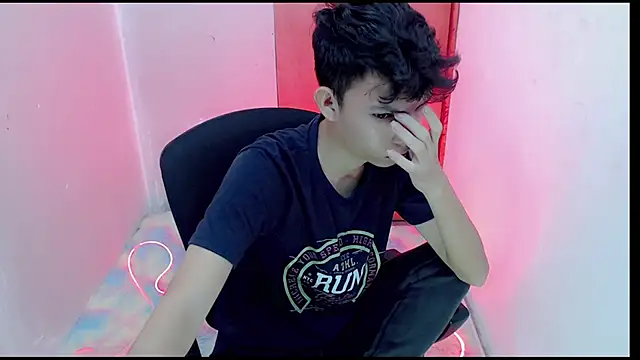 Snapshot of Alexxx_lov chatting on February 1, 12:26 pm Alexxx lov online show from February 1, 12:26 pm