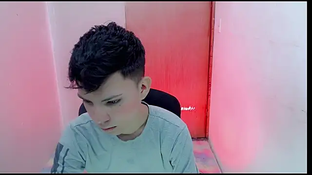 Snapshot of Alexxx_lov chatting on February 15, 12:22 pm Alexxx lov online show from February 15, 12:22 pm