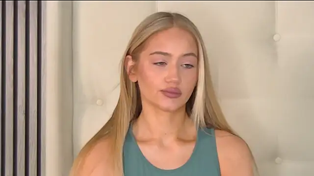 Snapshot of ur_wet_dreams chatting on March 17, 7:35 am ur wet dreams online show from March 17, 7:35 am