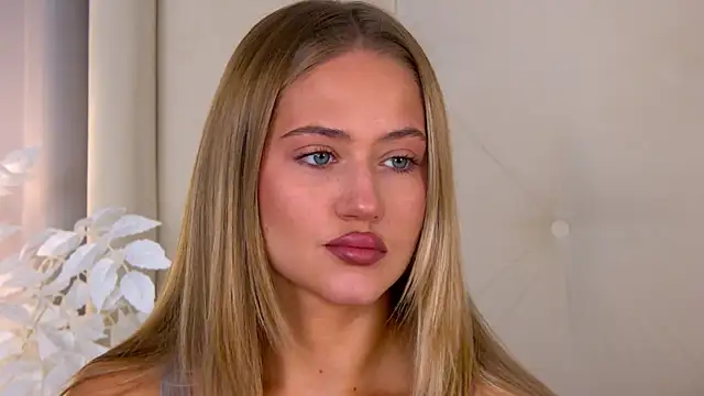 Snapshot of ur_wet_dreams chatting on October 6, 1:30 pm ur wet dreams online show from October 6, 1:30 pm