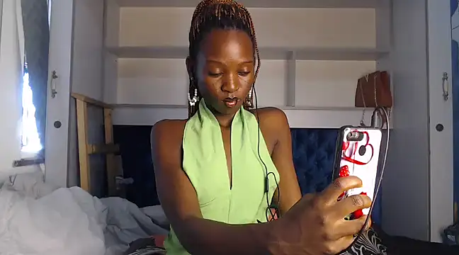 Snapshot of YoungDiva69 chatting on February 5, 8:11 am YoungDiva69 online show from February 5, 8:11 am