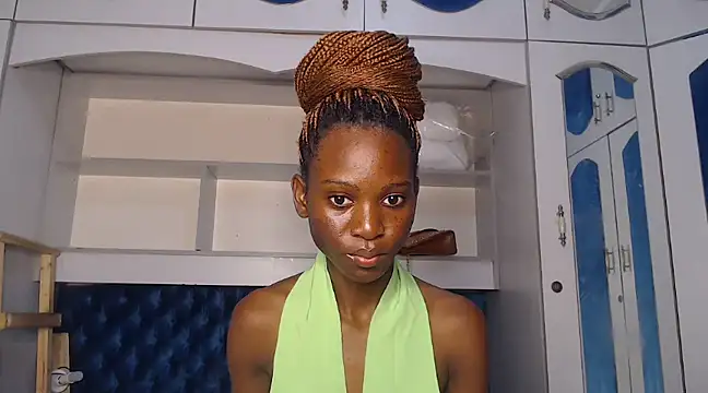 Snapshot of YoungDiva69 chatting on February 8, 6:22 pm YoungDiva69 online show from February 8, 6:22 pm