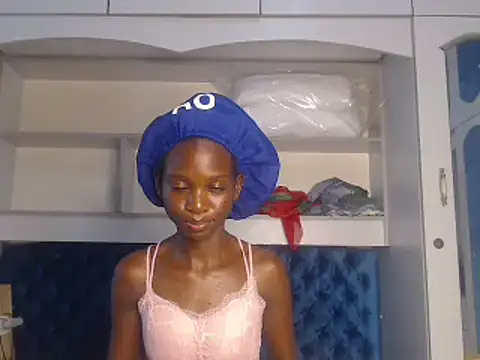 Snapshot of YoungDiva69 chatting on February 19, 9:17 am YoungDiva69 online show from February 19, 9:17 am