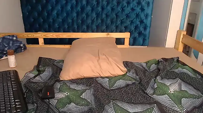 Snapshot of YoungDiva69 chatting on March 10, 6:27 am YoungDiva69 online show from March 10, 6:27 am